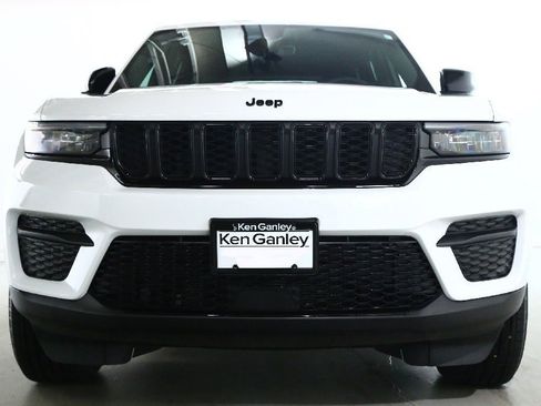 Used 2025 Jeep Grand Cherokee Altitude image 6