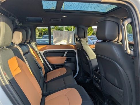 Used 2024 Land Rover Defender 110 X-Dynamic SE image 14