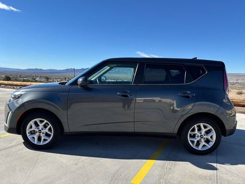 Used 2023 Kia Soul LX w/ LX Technology Package image 2