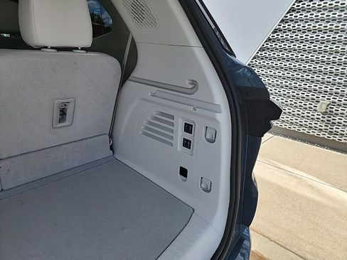 Used 2026 Buick Enclave Avenir w/ Super Cruise Package AWD/4WD image 9