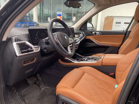 Used 2025 BMW X7 xDrive40i w/ Premium Package AWD/4WD image 8