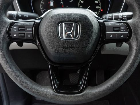 Used 2023 Honda Pilot LX image 24