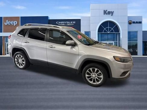 Used 2019 Jeep Cherokee Latitude Plus AWD/4WD image 9