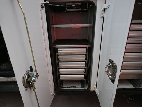 Used 2016 Ford F550 2WD Regular Cab Super Duty image 40