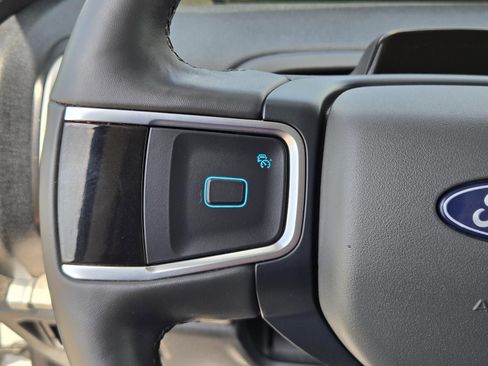 Used 2025 Ford Expedition Active RWD image 17