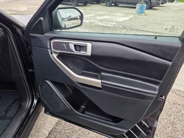 Used 2023 Ford Explorer XLT w/ Equipment Group 202A AWD/4WD image 19