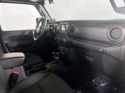 Used 2023 Jeep Gladiator Sport image 27