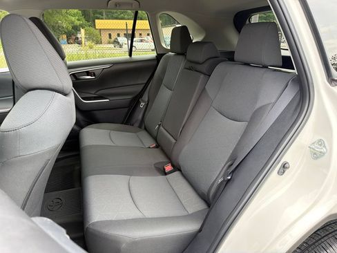 Used 2024 Toyota RAV4 XLE AWD/4WD image 19