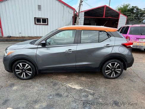 Used 2019 Nissan Kicks SV FWD image 8