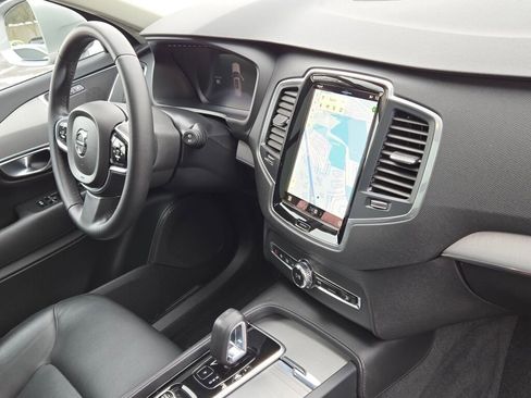 Used 2024 Volvo XC90 B5 Core w/ Protection Package Premier image 8