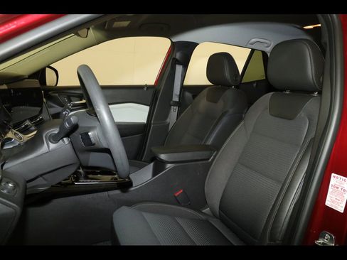 Used 2025 Chevrolet Trax LT FWD image 21