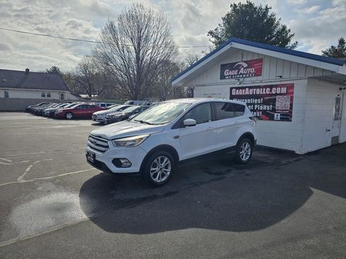 Used 2017 Ford Escape SE image 4