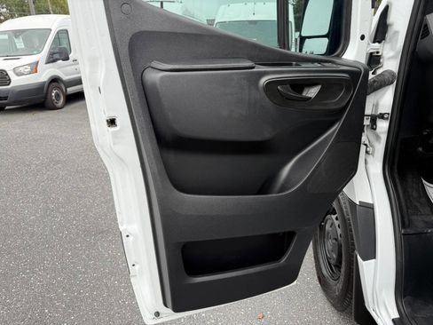 Used 2022 Mercedes-Benz Sprinter 2500 image 11