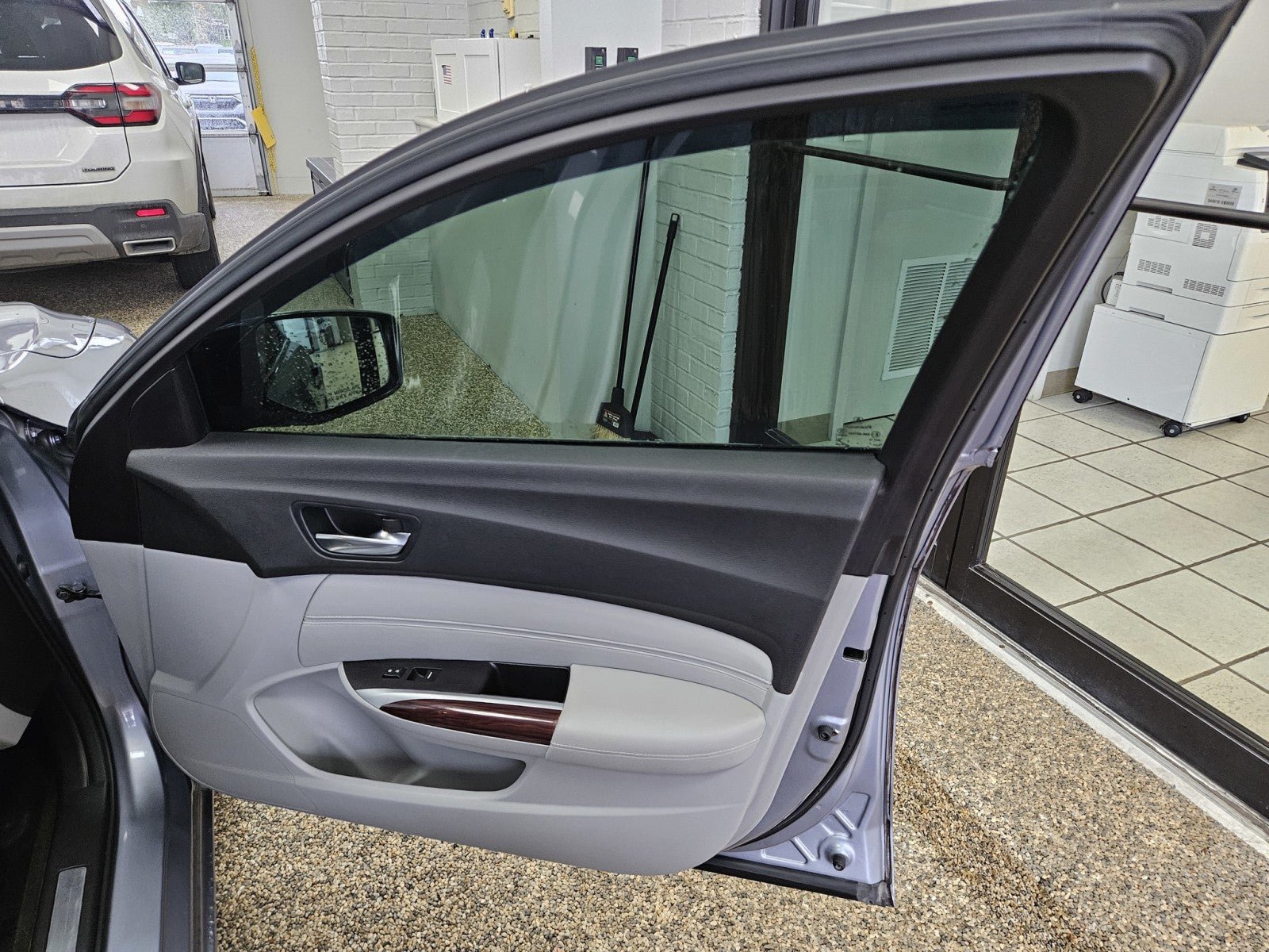 Used 2016 Acura TLX FWD image 13