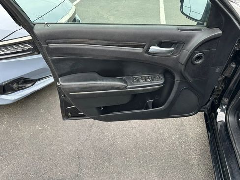 Used 2015 Chrysler 300 Limited image 22