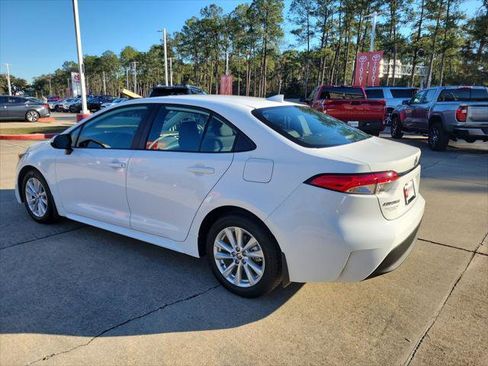 Certified 2025 Toyota Corolla LE image 3