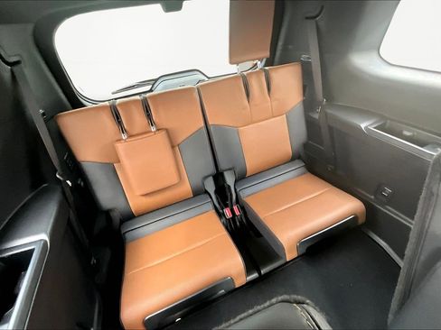 Used 2025 Lexus GX 550 w/ Accessory Package (2T) AWD/4WD image 26