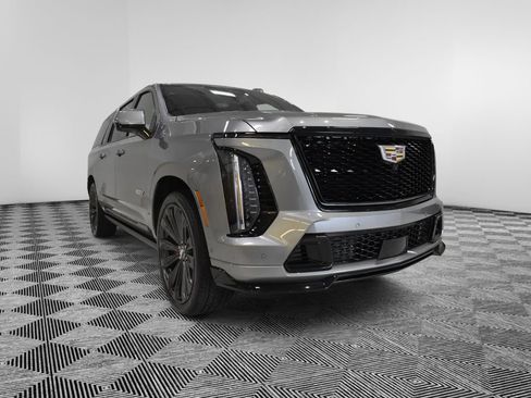 Used 2025 Cadillac Escalade ESV V AWD/4WD image 7
