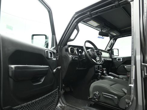 Used 2018 Jeep Wrangler Unlimited Sport image 8