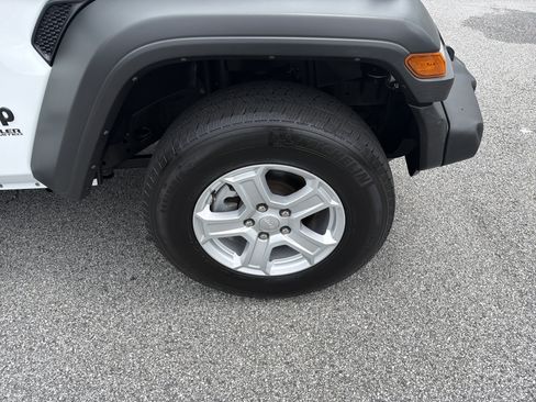 Used 2022 Jeep Wrangler Unlimited Sport AWD/4WD image 14