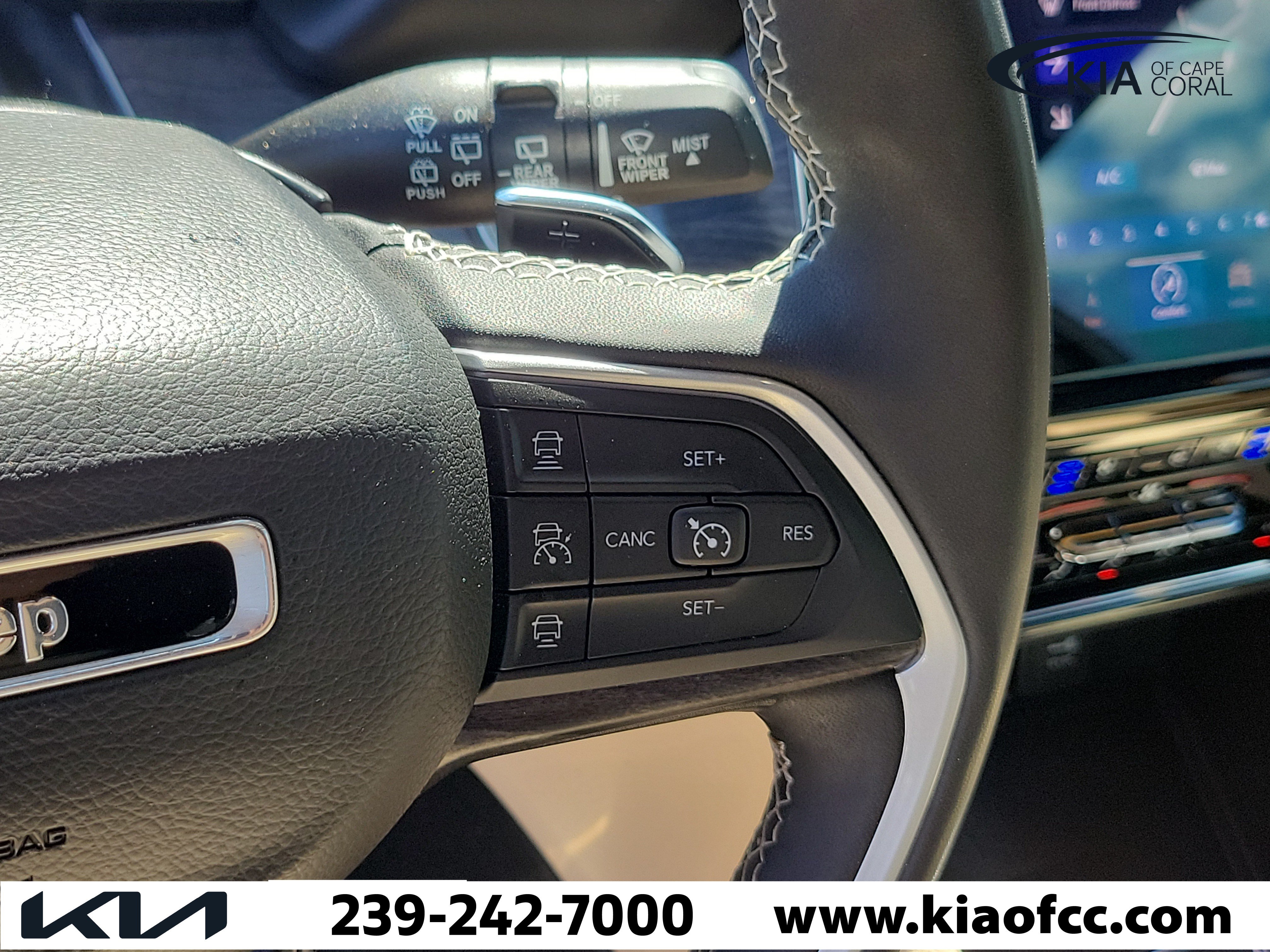 Used 2023 Jeep Grand Cherokee L Limited w/ Luxury Tech Group II AWD/4WD image 29