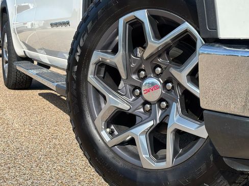 Used 2022 GMC Sierra 1500 SLT w/ SLT Convenience Package RWD image 2