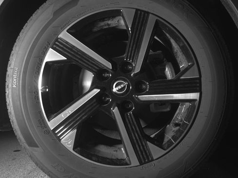 Used 2025 Nissan Sentra SV image 13