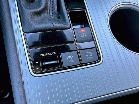 Used 2025 Toyota Sienna XLE image 35