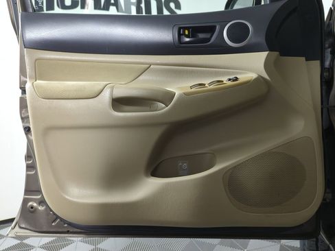 Used 2011 Toyota Tacoma PreRunner image 8