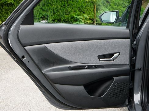 Used 2025 Hyundai Elantra Limited image 34