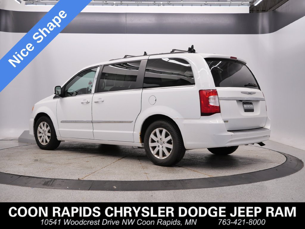 Used 2014 Chrysler Town & Country Touring FWD image 3