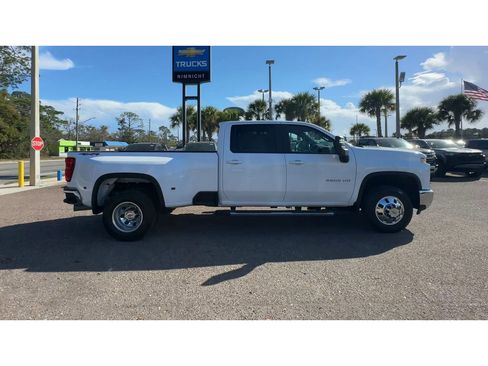 Certified 2025 Chevrolet Silverado 3500 LT w/ Safety Package image 9