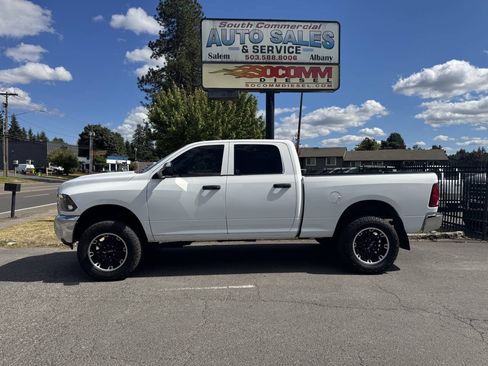 Used 2018 RAM 3500 Tradesman w/ Chrome Appearance Group AWD/4WD image 9