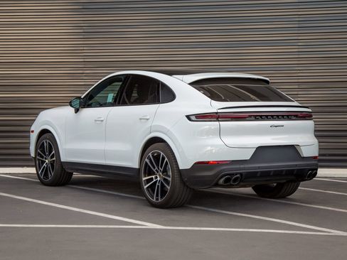 Certified 2024 Porsche Cayenne Coupe AWD/4WD image 3