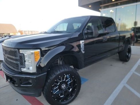 Used 2017 Ford F250 XLT w/ XLT Value Package image 1