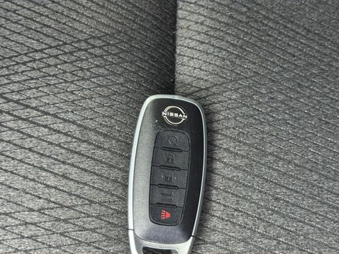 Used 2025 Nissan Rogue SV FWD image 27