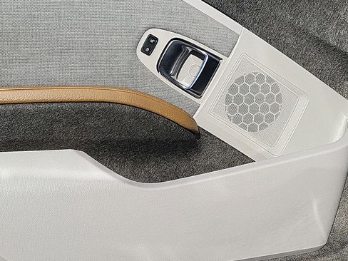 Used 2015 BMW i3 w/ Range Extender image 24