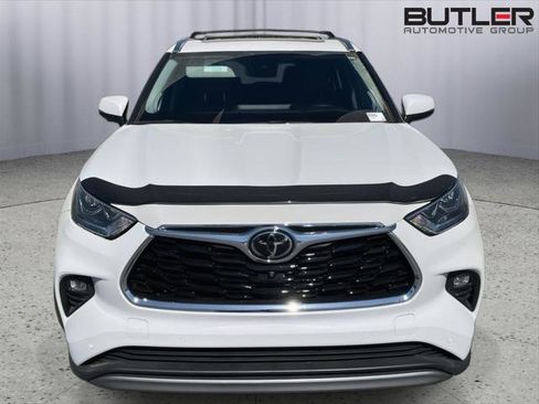 Certified 2025 Toyota Highlander Limited AWD/4WD image 8