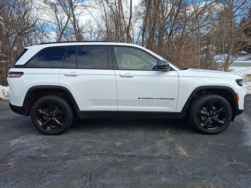 Used 2023 Jeep Grand Cherokee Altitude image 7