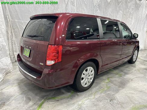 Used 2018 Dodge Grand Caravan SE w/ UConnect Hands-Free Group image 8