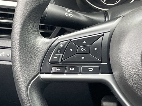 Used 2025 Nissan Altima 2.5 SV FWD image 12