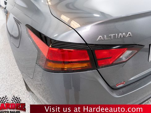 Used 2024 Nissan Altima 2.5 SR FWD image 9