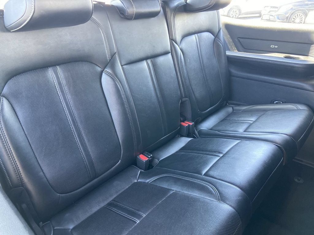 Used 2024 Jeep Wagoneer Series II w/ Flexible Seating Group RWD image 23