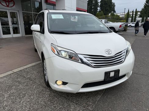 Used 2017 Toyota Sienna Limited Premium AWD/4WD image 9
