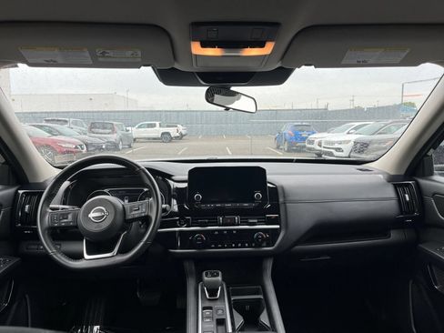 Used 2025 Nissan Pathfinder SV FWD image 36
