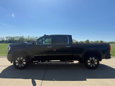 Used 2024 GMC Sierra 2500 Denali w/ Denali Reserve Package AWD/4WD image 9