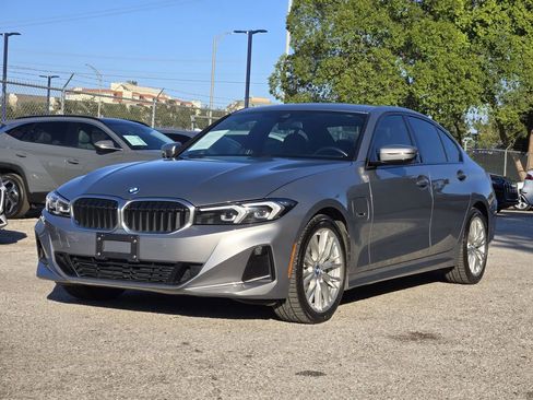 Used 2023 BMW 330e image 4