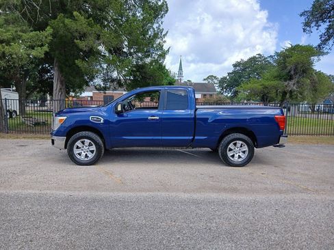 Used 2017 Nissan Titan SV RWD image 8