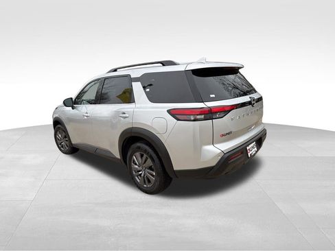 Used 2024 Nissan Pathfinder SV FWD image 8