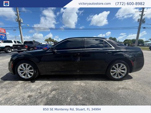 Used 2017 Chrysler 300 Limited AWD/4WD image 6
